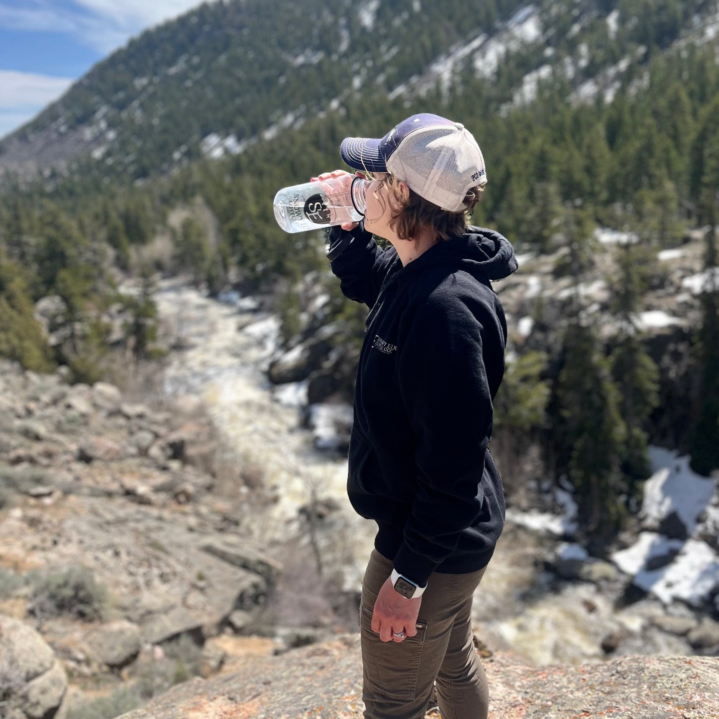Elizabeth_hiking_hoodie_Nalgene
